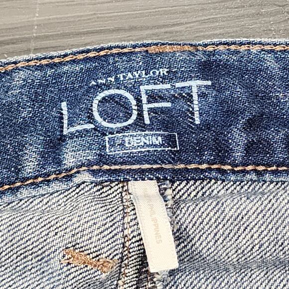 Ann Taylor Loft Lean Boyfriend Jeans Distressed Size 4 Light Wash - Picture 4 of 9